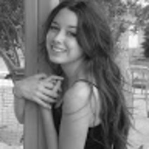 Meet your Posher, Yajaira